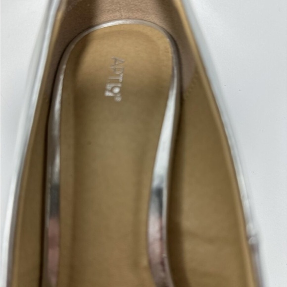 Apt. 9 Women’s Silver Pointed Toe Pump - Picture 4 of 5